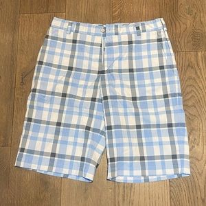 Nike men’s dry fit golf shorts in size 32/M